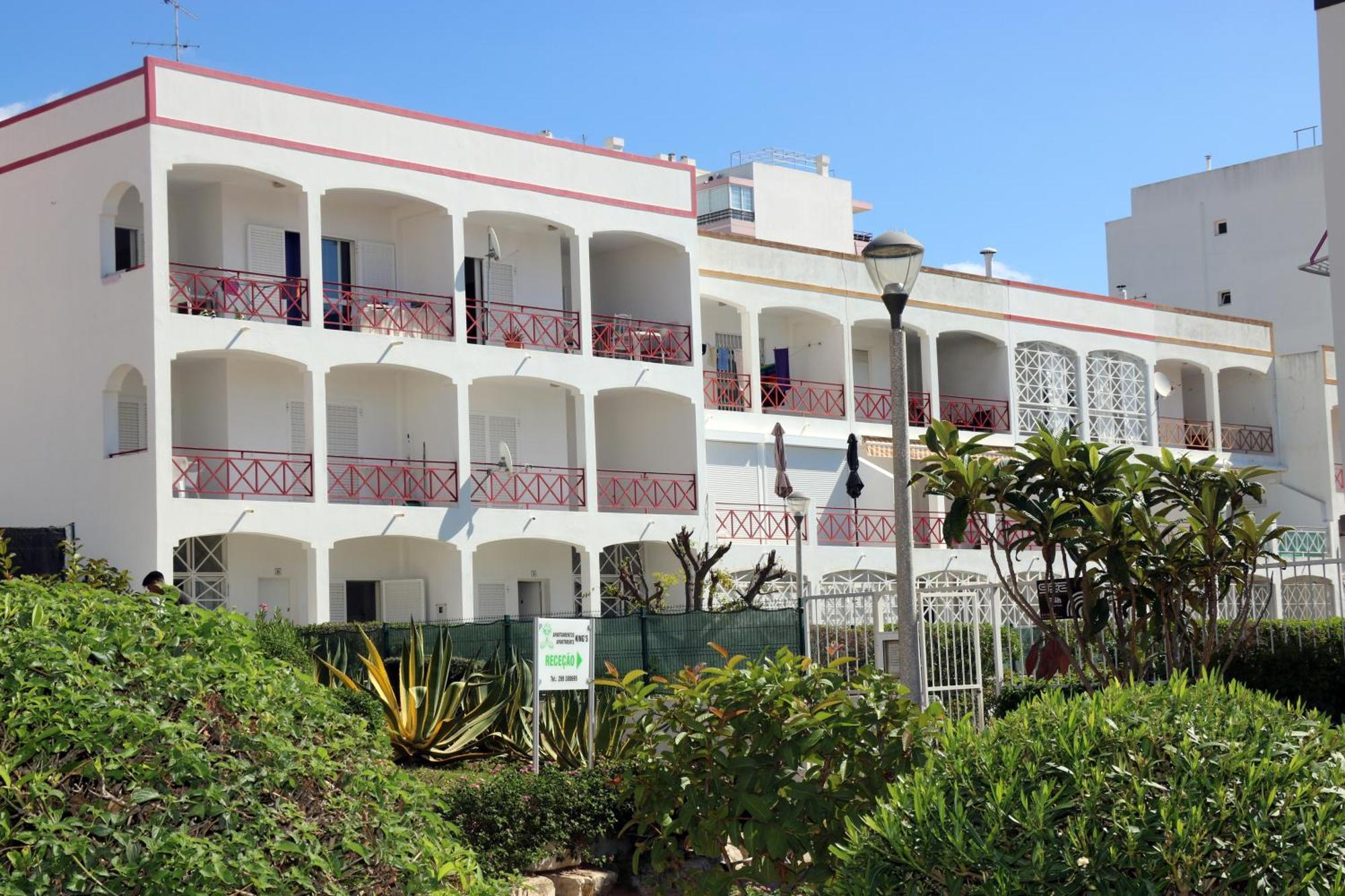 Apartamentos King'S Quarteira Exterior foto