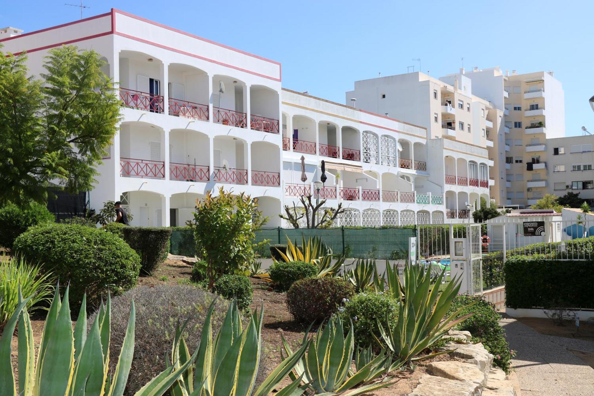 Apartamentos King'S Quarteira Exterior foto
